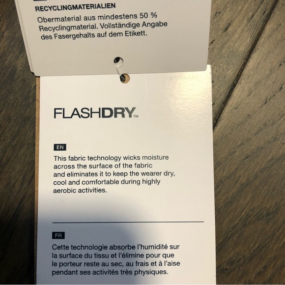 NWT. The North Face Girls Bralette Sports Bra. Black/White Sz Medium (10/12) - Picture 9 of 11